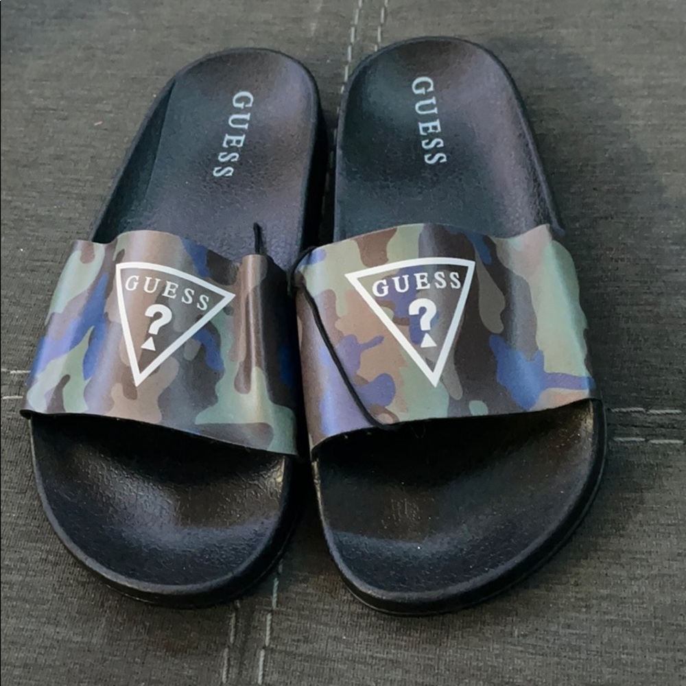 🥰😍 Guess Kids Camo Slides NWOT😍🥰